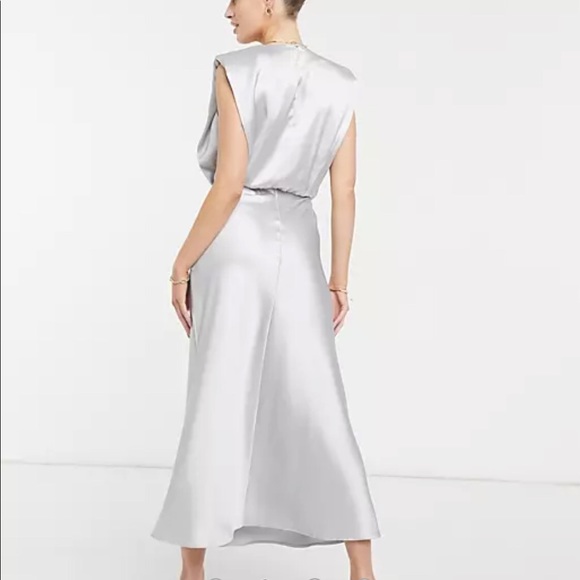 NWT ASOS Sleeveless Satin Midi Dress in Silver - Picture 2 of 3